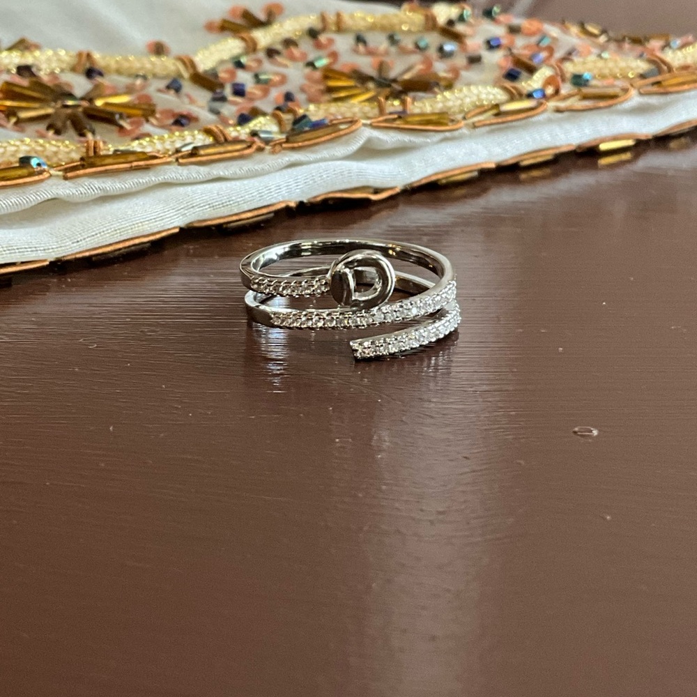 Elegant Silver Ring with Crystal Accent 9 - Picture 7 of 10